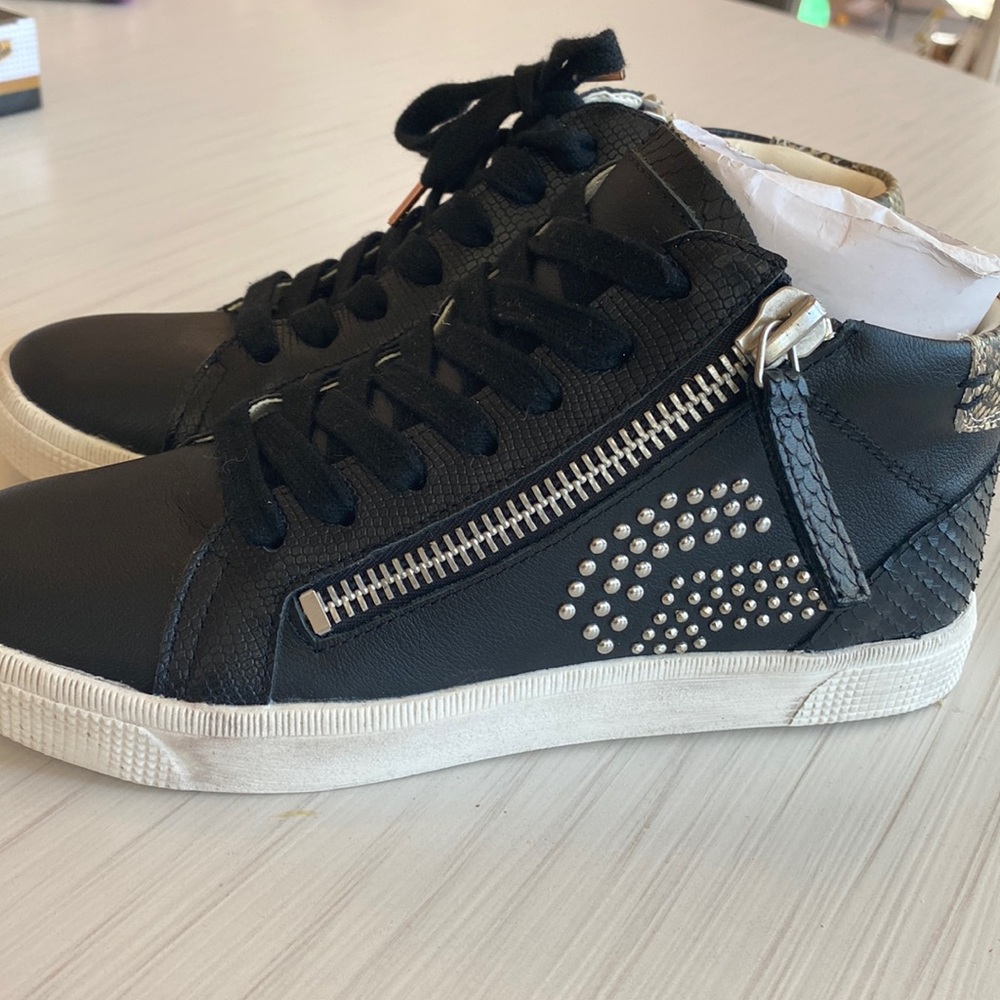 Dolce vita sneakers size 6.5 women’s